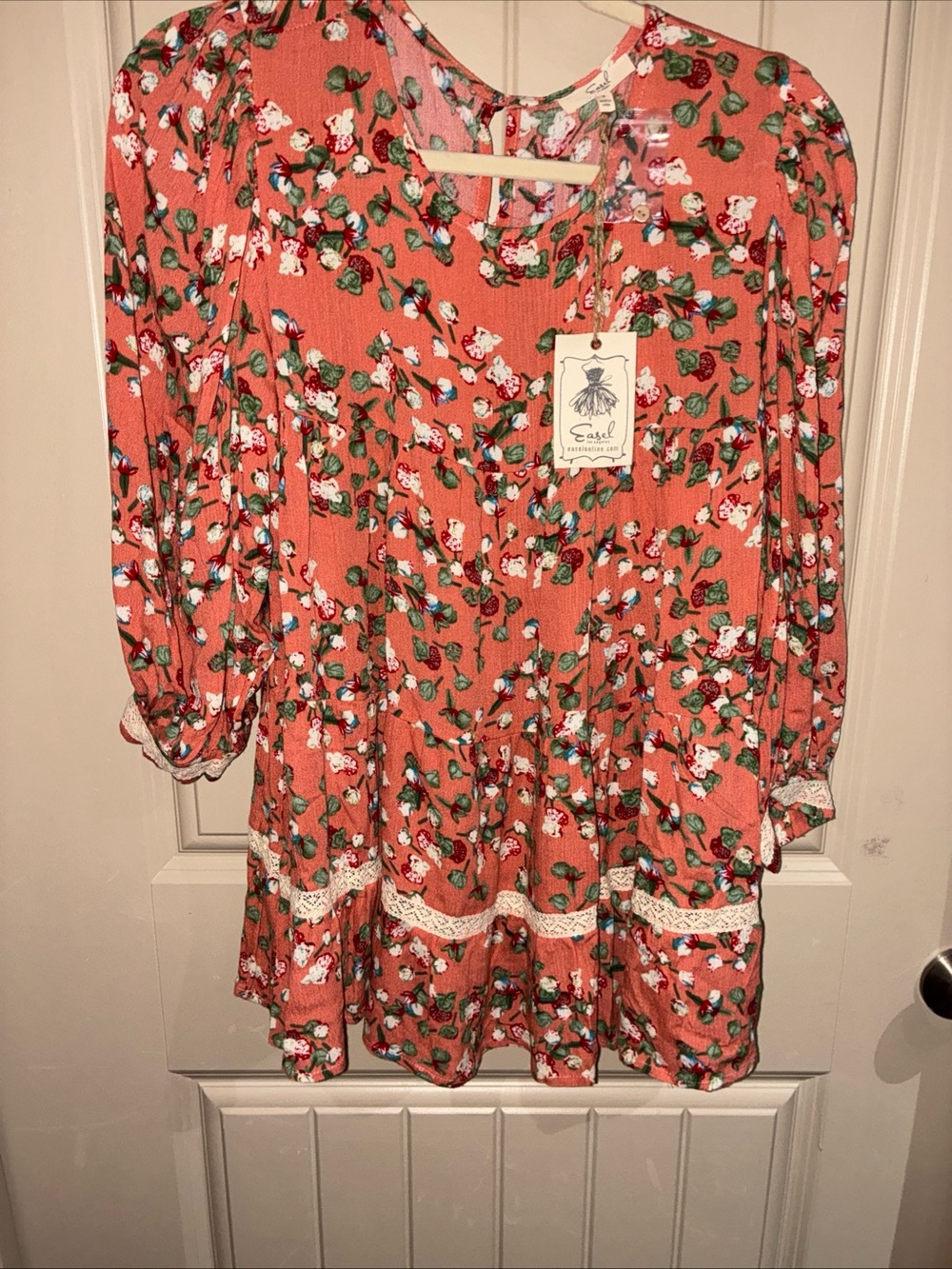 easel Coral Floral Tiered Tunic with Lace Trim